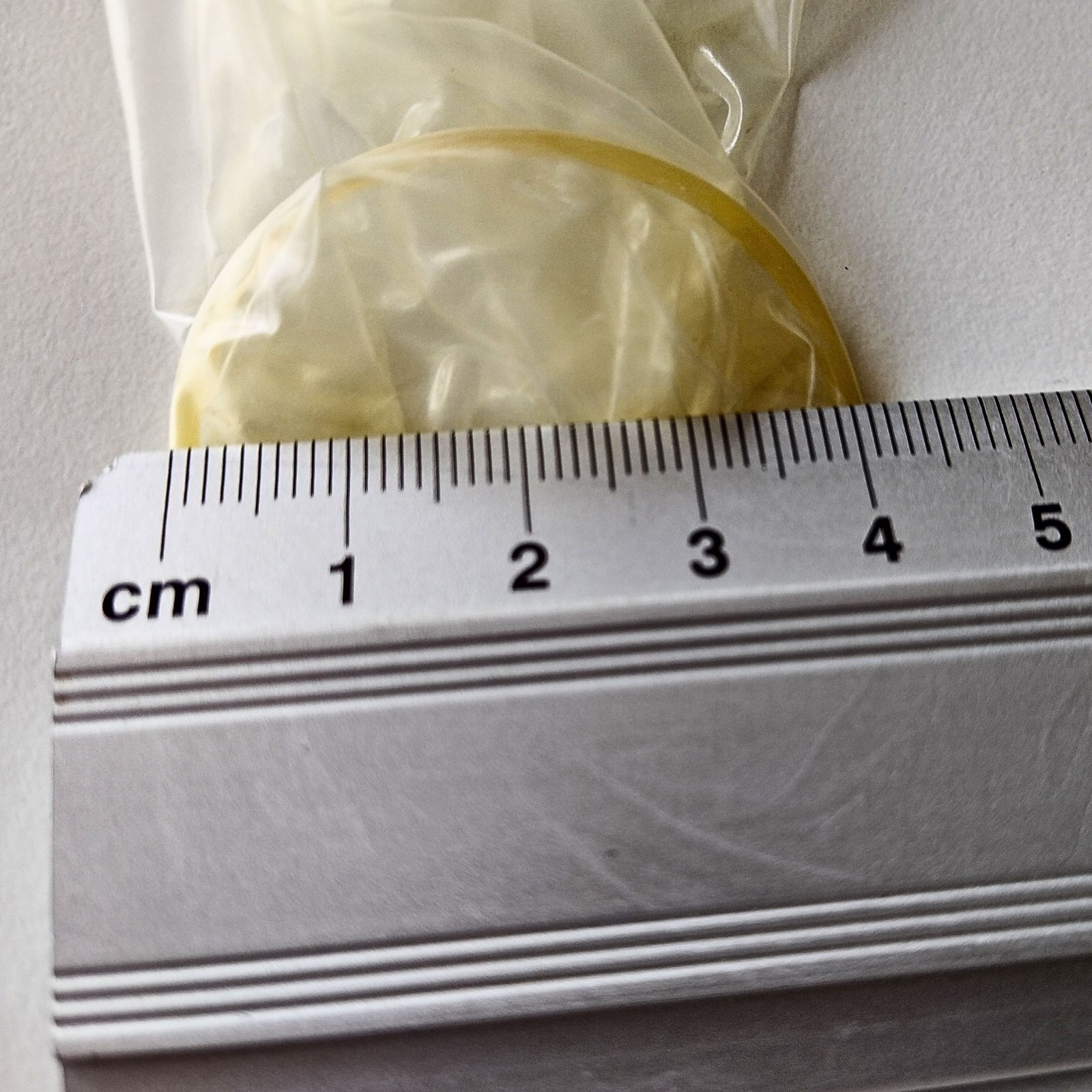 Måling af diameteren på et kondom