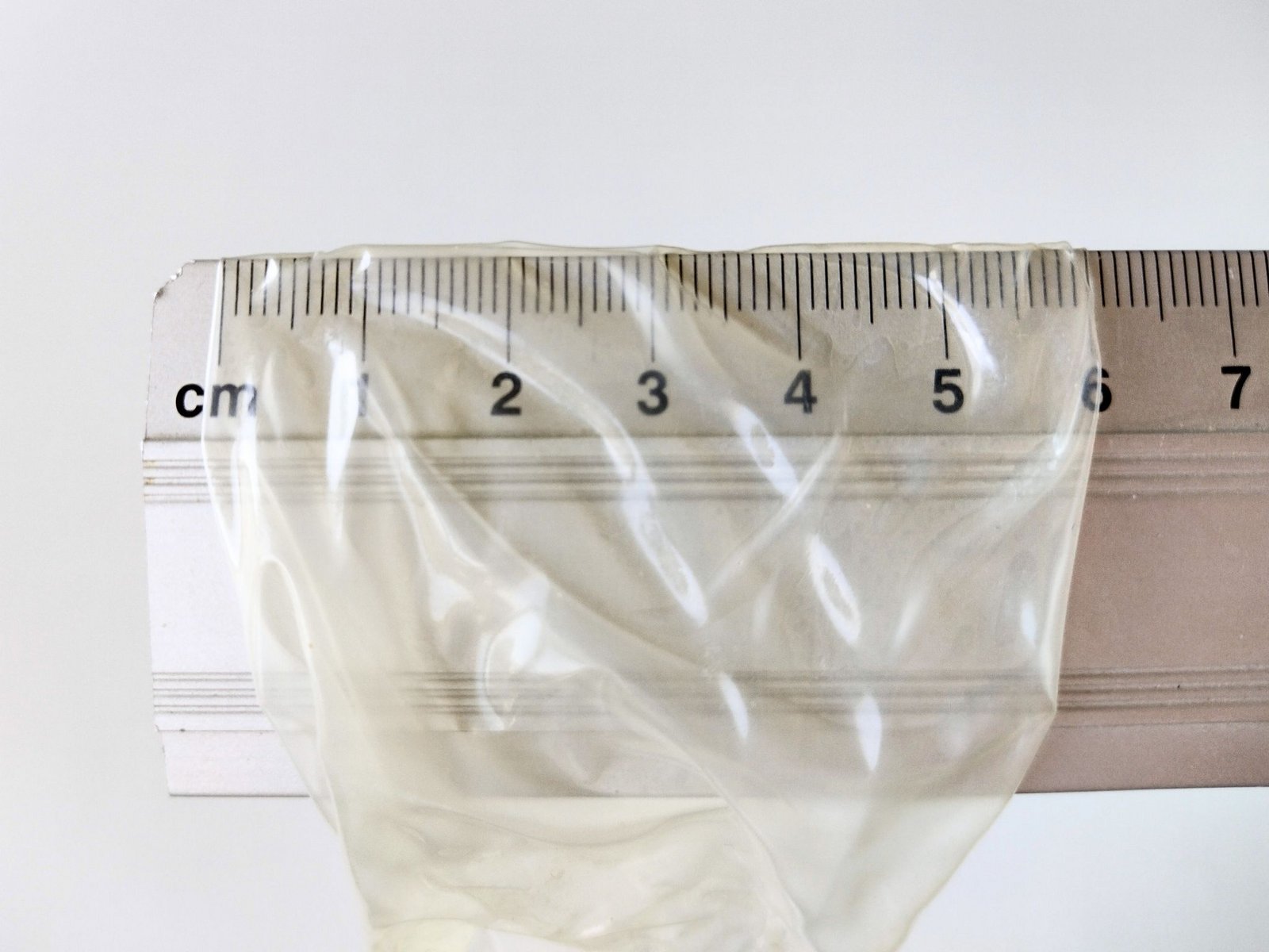 Nominel bredde på et kondom målt med en lineal
